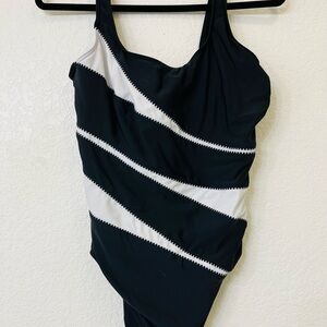 Miraclesuit Black Underwire Tummy Control One Piece Swimsuit Size L